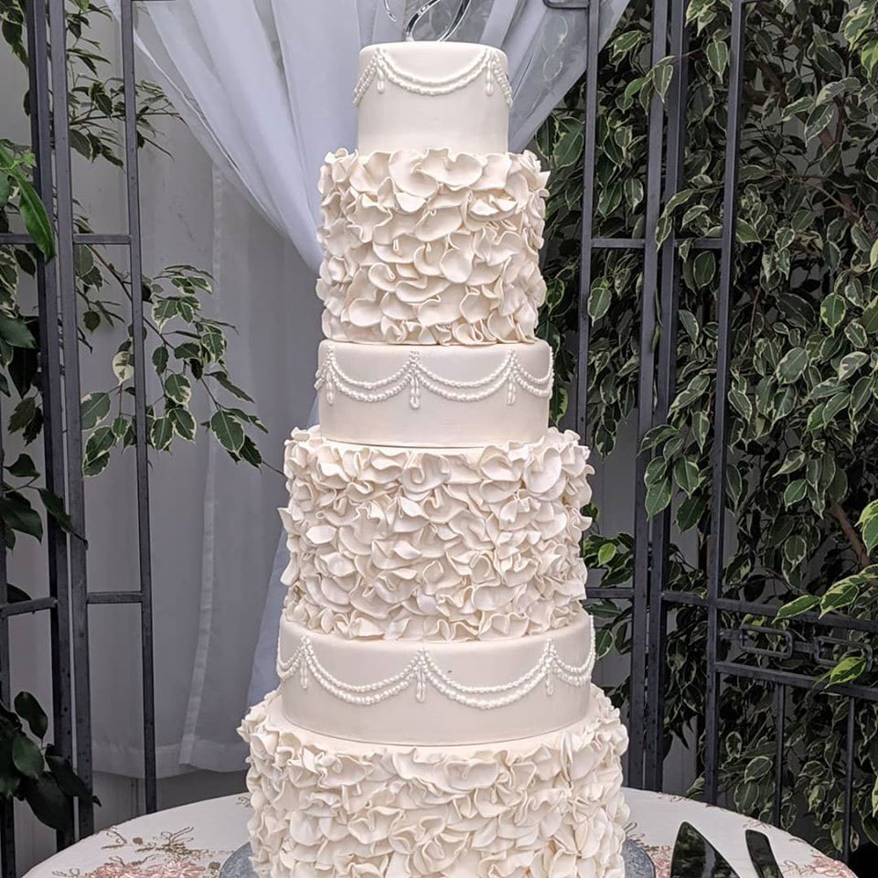 cake-5 Elegant custom white fondant wedding cake